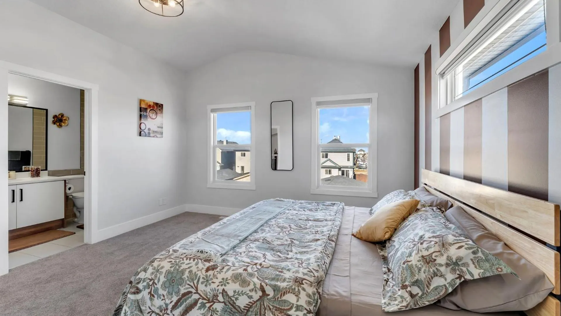Your Pleasant Stay In 3 Bedroom House In Saddle-Ridge Calgary 0*,