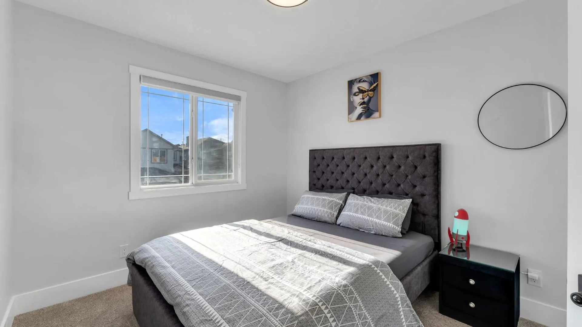 Your Pleasant Stay In 3 Bedroom House In Saddle-Ridge Calgary